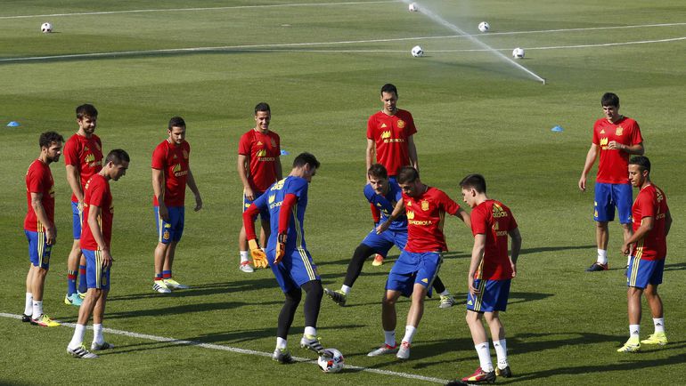 Испания готовится к Италии. Фото REUTERS Испания готовится к Италии. Фото REUTERS