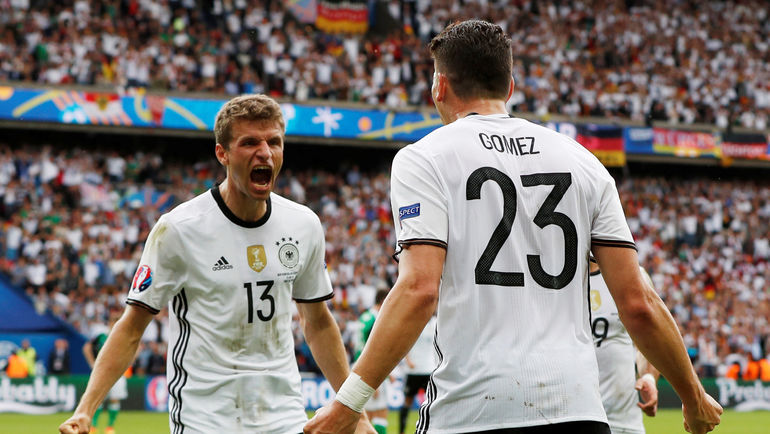 Томас МЮЛЛЕР и Марио ГОМЕС. Фото AFP Томас МЮЛЛЕР и Марио ГОМЕС. Фото AFP