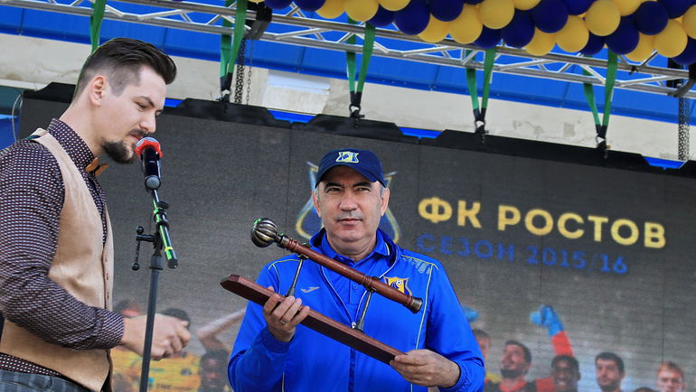 Курбан БЕРДЫЕВ - один из претендентов на пост главного тренера сборной России. Фото Владимир ПОТЕРЯХИН Курбан БЕРДЫЕВ - один из претендентов на пост главного тренера сборной России. Фото Владимир ПОТЕРЯХИН