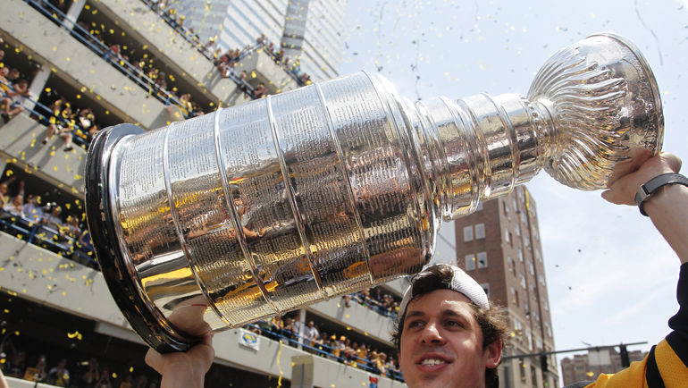 Евгений МАЛКИН - еще один россиянин, завоевавший в этом году Кубок Стэнли. Фото USA Today Евгений МАЛКИН - еще один россиянин, завоевавший в этом году Кубок Стэнли. Фото USA Today