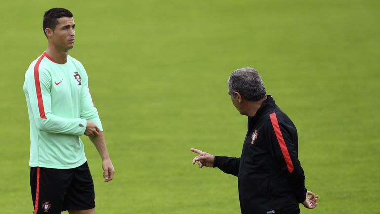 Фернанду САНТУШ (справа) и Криштиану РОНАЛДУ. Фото AFP Фернанду САНТУШ (справа) и Криштиану РОНАЛДУ. Фото AFP