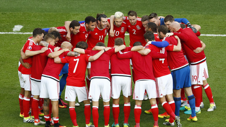 Единение сборной Уэльса после важной победы. Фото AFP Единение сборной Уэльса после важной победы. Фото AFP