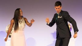 Чемпионы Уимблдона-2015 Серена УИЛЬЯМС и Новак ДЖОКОВИЧ.