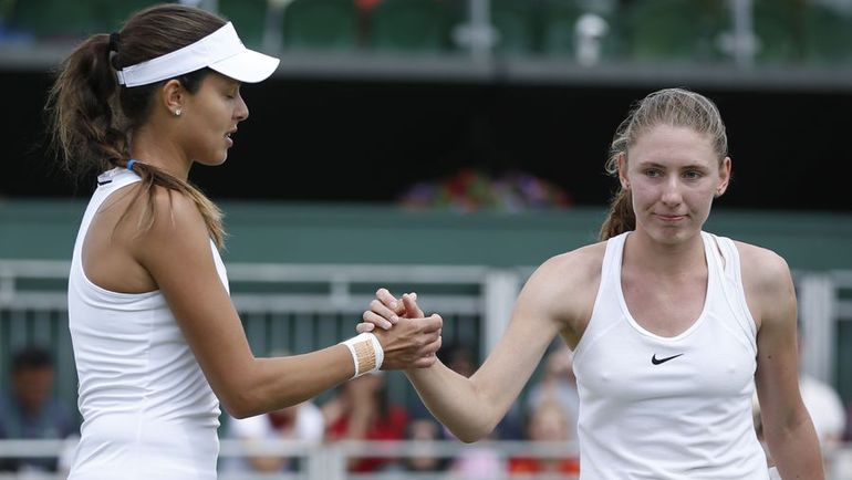 Екатерина АЛЕКСАНДРОВА (справа) и Ана ИВАНОВИЧ. Фото AFP Екатерина АЛЕКСАНДРОВА (справа) и Ана ИВАНОВИЧ. Фото AFP