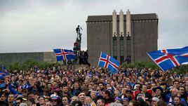 Понедельник. Рейкьявик. Национальная команда Исландии свела с ума от счастья своих болельщиков.