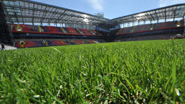 Среда. Москва. 3-я Песчаная улица. Газон на новом стадион уже радует глаз.