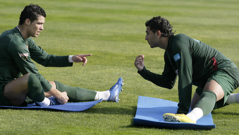 2007 год. КРИШТИАНУ РОНАЛДУ и РИКАРДУ КУАРЕЖМА. Фото REUTERS 2007 год. КРИШТИАНУ РОНАЛДУ и РИКАРДУ КУАРЕЖМА. Фото REUTERS