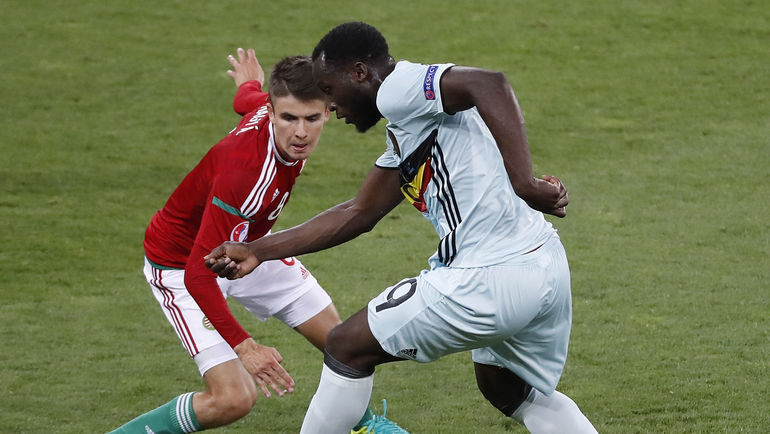 Ромелу ЛУКАКУ (справа) и другие форварды сборной Бельгии стали жертвами особой тактики Марка Вильмотса. Фото REUTERS Ромелу ЛУКАКУ (справа) и другие форварды сборной Бельгии стали жертвами особой тактики Марка Вильмотса. Фото REUTERS