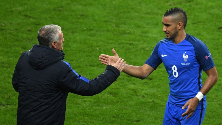 Воскресенье. Париж. Франция - Исландия - 5:2. Дидье ДЕШАМУ есть за что похвалить Димитри ПАЙЕТА. Фото REUTERS Воскресенье. Париж. Франция - Исландия - 5:2. Дидье ДЕШАМУ есть за что похвалить Димитри ПАЙЕТА. Фото REUTERS