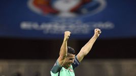 Вчера. Лион. Португалия - Уэльс - 2:0. КРИШТИАНУ РОНАЛДУ.