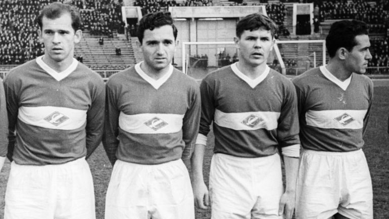 1956 год. Иван МОЗЕР, Анатолий ИСАЕВ, Никита СИМОНЯН и Михаил ОГОНЬКОВ (справа налево). Фото Олег НЕЕЛОВ 1956 год. Иван МОЗЕР, Анатолий ИСАЕВ, Никита СИМОНЯН и Михаил ОГОНЬКОВ (справа налево). Фото Олег НЕЕЛОВ