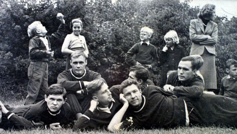 Анатолий ИСАЕВ (слева) - в Тарасовке с Николаем ПАРШИНЫМ, Сергеем КОРШУНОВЫМ, Анатолием БАШАШКИНЫМ и Виктором ВАСИЛЬЕВЫМ. Анатолий ИСАЕВ (слева) - в Тарасовке с Николаем ПАРШИНЫМ, Сергеем КОРШУНОВЫМ, Анатолием БАШАШКИНЫМ и Виктором ВАСИЛЬЕВЫМ.