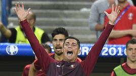 Вчера. Сен-Дени. Португалия - Франция - 1:0. 109-я минута. Эмоции КРИШТИАНУ РОНАЛДУ после золотого гола Эдера.