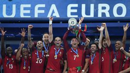 Вчера. Сен-Дени. Португалия - Франция - 1:0. Вокруг победы португальцев на Euro будет еще много споров.