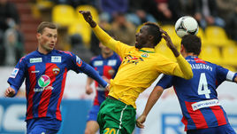 Ласина ТРАОРЕ (в центре) - теперь армеец.