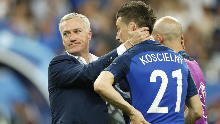 Дидье ДЕШАМ и Лоран КОСЬЕЛНИ. Фото AFP Дидье ДЕШАМ и Лоран КОСЬЕЛНИ. Фото AFP