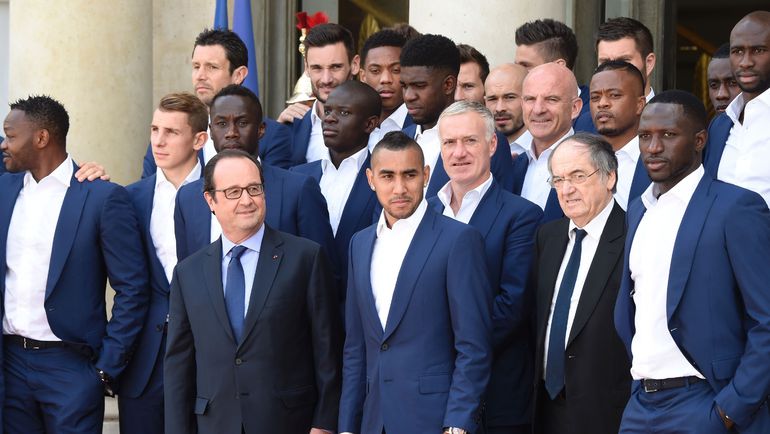 Игрок сборной Франции на приеме у президента страны Француа ОЛЛАНДА. Фото AFP Игрок сборной Франции на приеме у президента страны Француа ОЛЛАНДА. Фото AFP