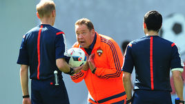 Леонид СЛУЦКИЙ оспаривает решение арбитра Владимира МОСКАЛЕВА.