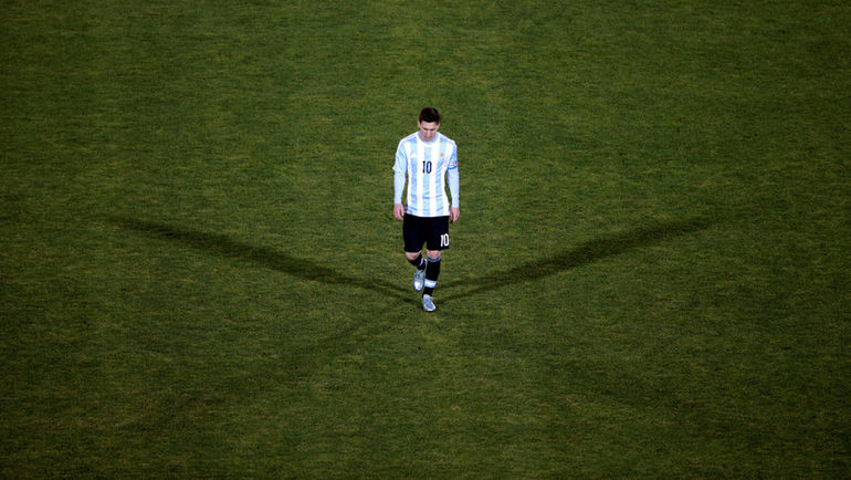 Лионель МЕССИ: три проигранных финала за три года. Фото REUTERS Лионель МЕССИ: три проигранных финала за три года. Фото REUTERS