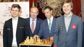 Карлсен начал с поражения,  Карякин - с ничьей