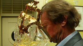 8 марта 2003 года. Москва. Юрий СЕМИН с Суперкубком России.