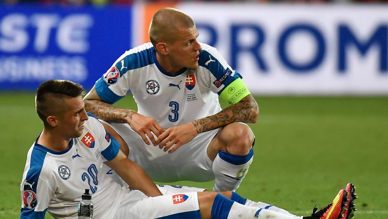 Потенциальный зенитовец Роберт МАК (слева) и экс-зенитовец Мартин ШКРТЕЛ. Фото AFP Потенциальный зенитовец Роберт МАК (слева) и экс-зенитовец Мартин ШКРТЕЛ. Фото AFP