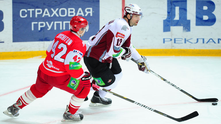 Александр ЖИРУ (справа) возвращается в КХЛ. Фото Антон СЕРГИЕНКО Александр ЖИРУ (справа) возвращается в КХЛ. Фото Антон СЕРГИЕНКО
