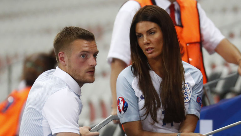 Джейми и Ребекка ВАРДИ после вылета Англии с Euro-2016. Фото REUTERS Джейми и Ребекка ВАРДИ после вылета Англии с Euro-2016. Фото REUTERS