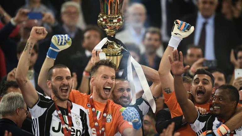 За Леонардо БОНУЧЧИ (справа) активно охотится Пеп Гвардьола. Фото AFP За Леонардо БОНУЧЧИ (справа) активно охотится Пеп Гвардьола. Фото AFP