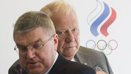 Глава МОК Томас БАХ и Виталий СМИРНОВ.