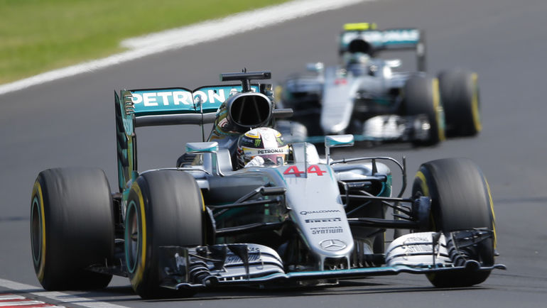 Сегодня. Хунгароринг. Льюис ХЭМИЛТОН и Нико РОСБЕРГ. Фото REUTERS Сегодня. Хунгароринг. Льюис ХЭМИЛТОН и Нико РОСБЕРГ. Фото REUTERS