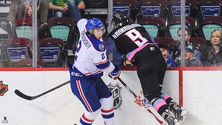 В борьбе Сергей ЗБОРОВСКИЙ и Павел КАРНАУХОВ. Фото REUTERS В борьбе Сергей ЗБОРОВСКИЙ и Павел КАРНАУХОВ. Фото REUTERS