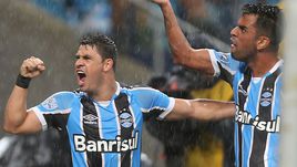 ЖУЛИАНУ (слева) теперь, наконец, сыграет под руководством Мирчи Луческу.