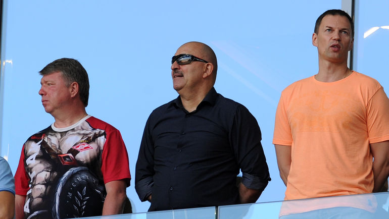 Вчера. Москва. Тушино. "Спартак" - "Арсенал" - 4:0. Станислав ЧЕРЧЕСОВ (в центре) - основной претендент на пост главного тренера сборной. Фото Алексей ИВАНОВ, "СЭ" Вчера. Москва. Тушино. "Спартак" - "Арсенал" - 4:0. Станислав ЧЕРЧЕСОВ (в центре) - основной претендент на пост главного тренера сборной. Фото Алексей ИВАНОВ, "СЭ"