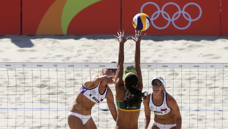 Евгения УКОЛОВА (слева) и Екатерина БИРЛОВА против ТАЛИТЫ. Фото REUTERS Евгения УКОЛОВА (слева) и Екатерина БИРЛОВА против ТАЛИТЫ. Фото REUTERS