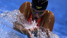 Из суда - в воду.  Ефимова вернулась в родную стихию 