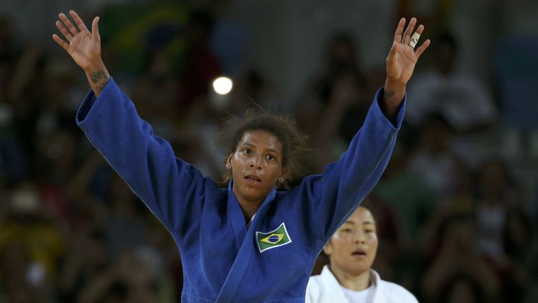 В финале Рафаэла СИЛВА победила Сумию ДОРЖСУРЕН из Монголии. Фото REUTERS В финале Рафаэла СИЛВА победила Сумию ДОРЖСУРЕН из Монголии. Фото REUTERS