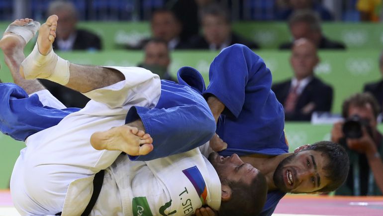 Хасан ХАЛМУРЗАЕВ побеждает в финале Тревиса СТИВЕНСА. Фото REUTERS Хасан ХАЛМУРЗАЕВ побеждает в финале Тревиса СТИВЕНСА. Фото REUTERS