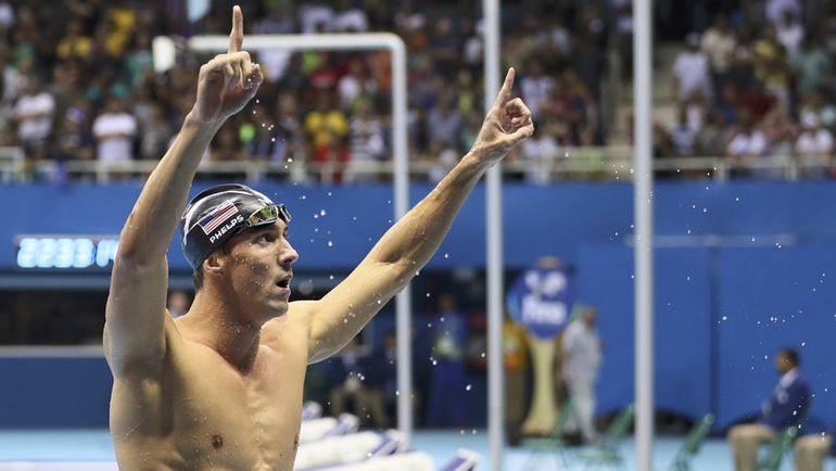 Вторник. Рио-де-Жанейро. Майкл ФЕЛПС. Только что Майкл ФЕЛПС одержал победу в олимпийском финале на дистанции 200 метров баттерфляем. Фото REUTERS Вторник. Рио-де-Жанейро. Майкл ФЕЛПС. Только что Майкл ФЕЛПС одержал победу в олимпийском финале на дистанции 200 метров баттерфляем. Фото REUTERS