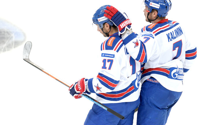 Илья КОВАЛЬЧУК (слева) и Дмитрий КАЛИНИН. Фото Владимир БЕЗЗУБОВ, photo.khl.ru Илья КОВАЛЬЧУК (слева) и Дмитрий КАЛИНИН. Фото Владимир БЕЗЗУБОВ, photo.khl.ru