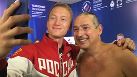 Главный тренер сборной России по фехтованию побрился наголо