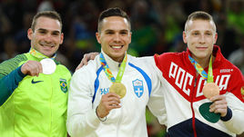 Чем платят за золото