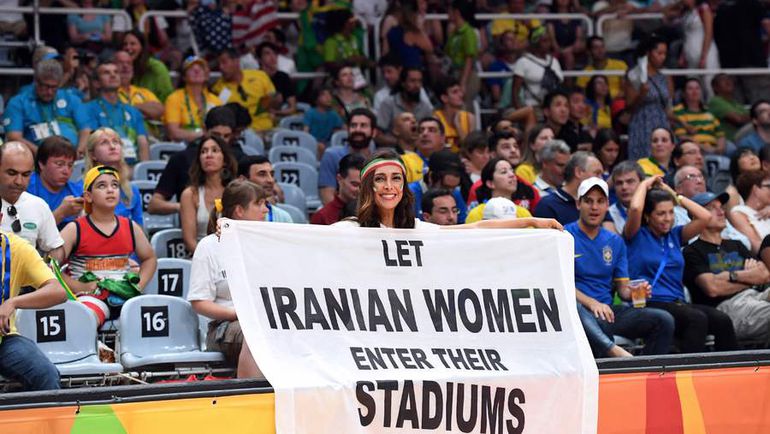 Дарья САФАИ и ее призыв. Фото AFP Дарья САФАИ и ее призыв. Фото AFP