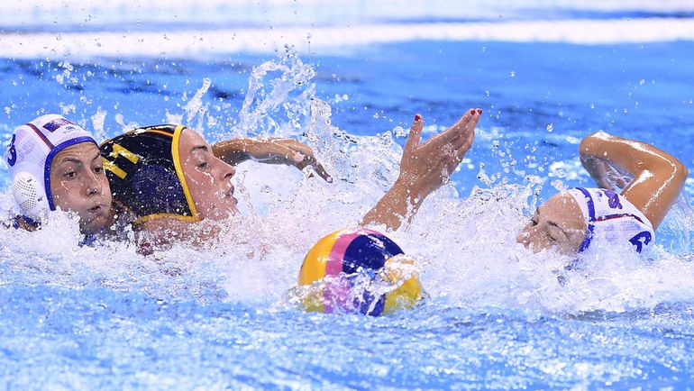 Борьба за мяч. Фото AFP Борьба за мяч. Фото AFP