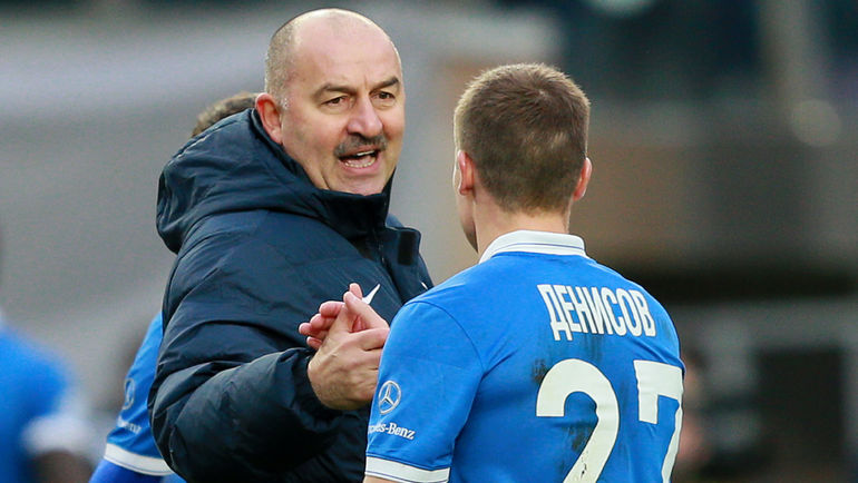 Станислав ЧЕРЧЕСОВ и Игорь ДЕНИСОВ: в сборной - точно не сейчас. Фото Антон ДЕНИСОВ/РИА Новости Станислав ЧЕРЧЕСОВ и Игорь ДЕНИСОВ: в сборной - точно не сейчас. Фото Антон ДЕНИСОВ/РИА Новости