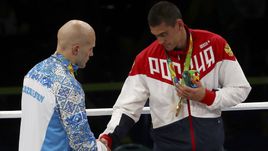 Понедельник. Рио-де-Жанейро. Василий ЛЕВИТ (слева) и Евгений ТИЩЕНКО после награждения. Между самими спортсменами конфликта нет.
