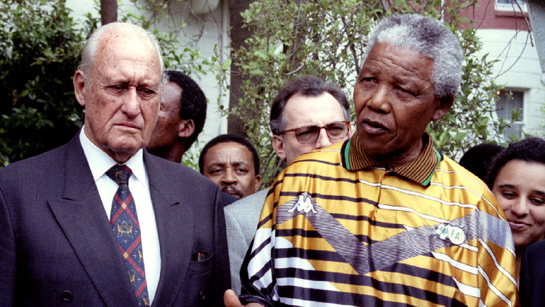 1996 год. Жоау АВЕЛАНЖ и президент ЮАР Нельсон МАНДЕЛА. Фото REUTERS 1996 год. Жоау АВЕЛАНЖ и президент ЮАР Нельсон МАНДЕЛА. Фото REUTERS