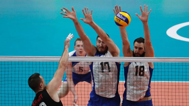 Сегодня. Рио-де-Жанейро. Россия - Канада - 3:0. Максим МИХАЙЛОВ и Александр ВОЛКОВ. Фото AFP Сегодня. Рио-де-Жанейро. Россия - Канада - 3:0. Максим МИХАЙЛОВ и Александр ВОЛКОВ. Фото AFP