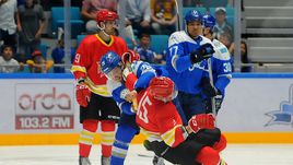 8 августа. Астана. Дамир РЫСПАЕВ атакует Александра МИКУЛОВИЧА.