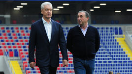 Сегодня. Москва. Евгений ГИНЕР и Сергей СОБЯНИН на поле стадиона ЦСКА.